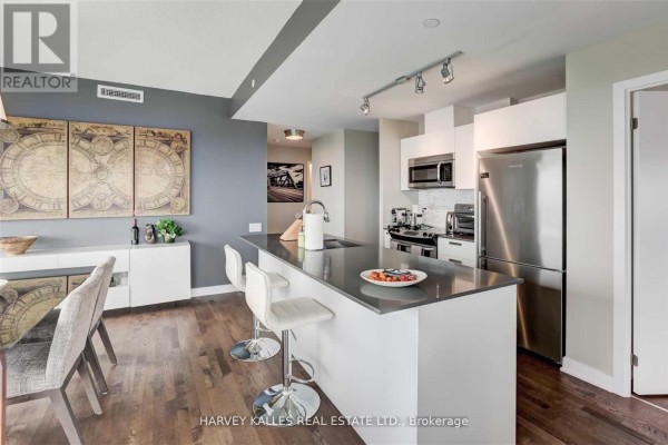 Kitchen - 2502 - 1815 Yonge Street, Toronto, ON M4T2A4 Photo 3