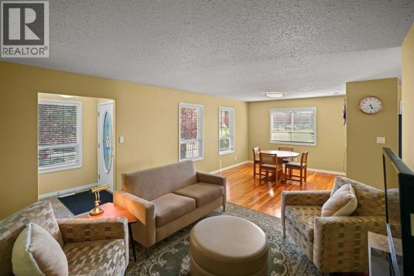 Dining room - 2502 Valleyview Drive, Camrose, AB T4V1V6 Photo 2