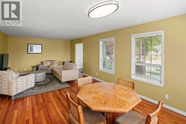 Living room - 2502 Valleyview Drive, Camrose, AB T4V1V6 Photo 3