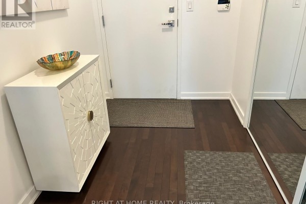 2503 - 12 York Street, Toronto, ON M5J0A9 Photo 3