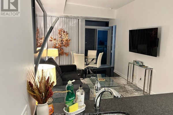 2503 - 12 York Street, Toronto, ON M5J0A9 Photo 4