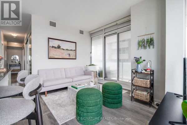 Living room - 2503 - 426 University Avenue, Toronto, ON M5G1S9 Photo 2