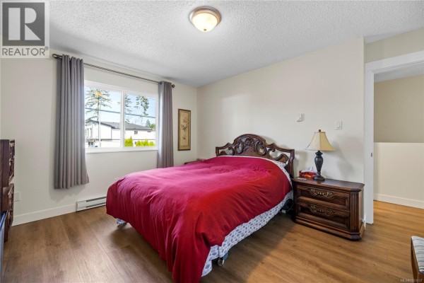 Living room - 2503 Rosstown Rd, Nanaimo, BC V9T3R9 Photo 5