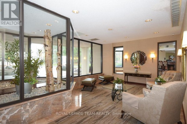 Dining room - 2504 - 1510 Riverside Drive, Ottawa, ON K1G4X5 Photo 4