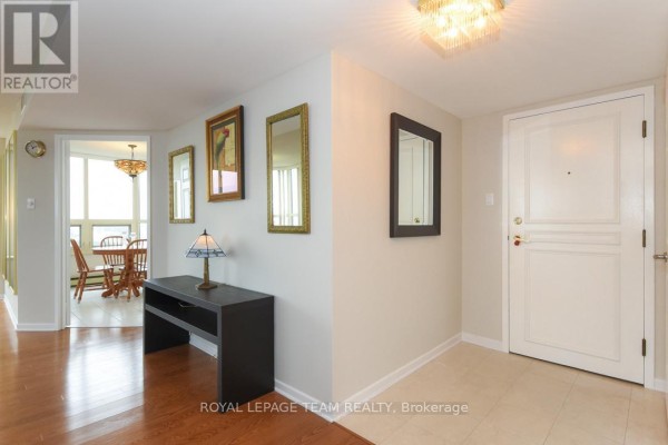 Primary Bedroom - 2504 - 1510 Riverside Drive, Ottawa, ON K1G4X5 Photo 5