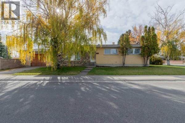 3pc Bathroom - 2504 7 Avenue N, Lethbridge, AB T1H0Z4 Photo 2