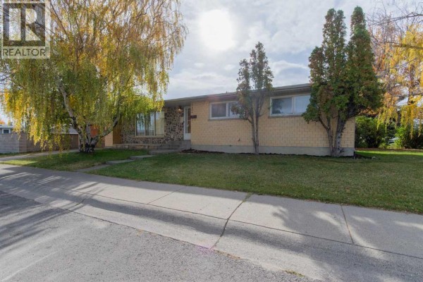 Kitchen - 2504 7 Avenue N, Lethbridge, AB T1H0Z4 Photo 3
