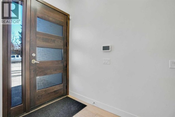 Primary Bedroom - 2505 21 Street Sw, Calgary, AB T2T5A9 Photo 4