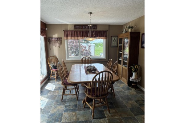 Den - 25055 Twp Rd 492, Rural Leduc County, AB T4X2M6 Photo 5