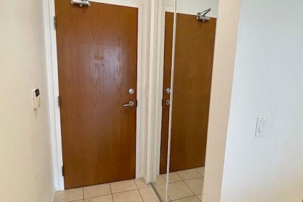 Kitchen - 2506 - 219 Fort York Boulevard, Toronto, ON M5V1B1 Photo 4