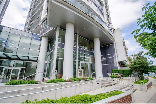 2506 13308 Central Avenue, Surrey, BC V3T0M4 Photo 4