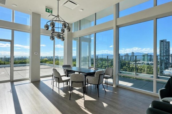 2506 9675 King George Boulevard, Surrey, BC V3T2V3 Photo 4