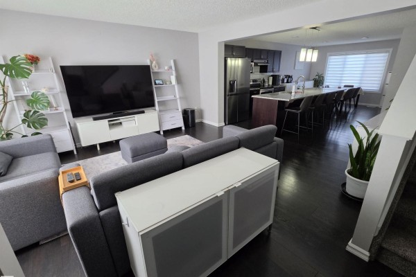 2508 20 Av Nw, Edmonton, AB T6T0Y7 Photo 5