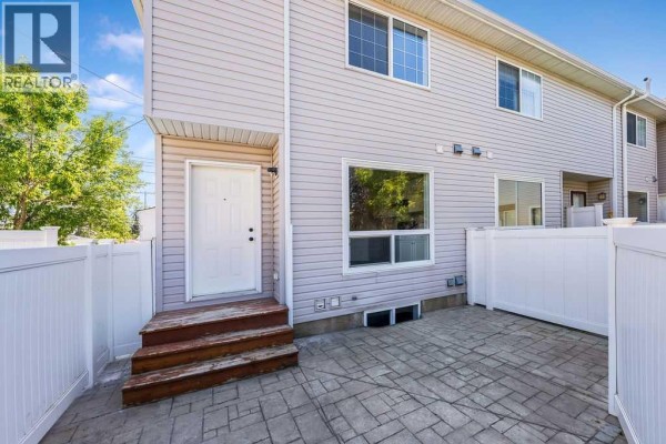 Kitchen - 2508 72 Avenue Se, Calgary, AB T2C4X1 Photo 3