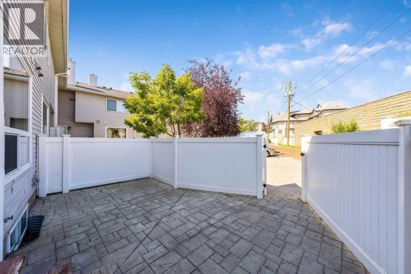 Primary Bedroom - 2508 72 Avenue Se, Calgary, AB T2C4X1 Photo 4