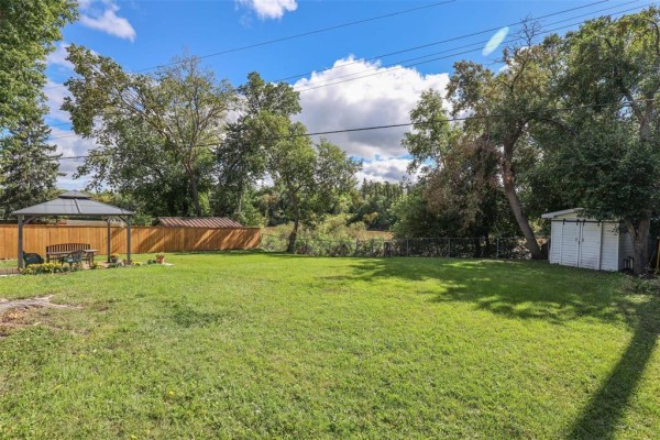 Great room - 2508 Assiniboine Crescent, Winnipeg, MB R3J0B2 Photo 5