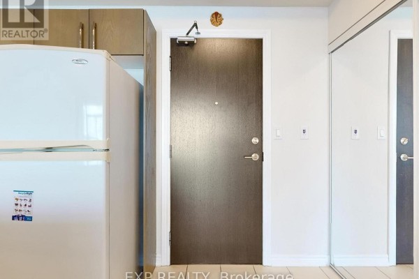 2509 - 3504 Hurontario Street, Mississauga, ON L5B1P2 Photo 5