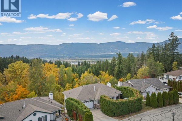 Bedroom - 251 17 Street Se, Salmon Arm, BC V1E1R7 Photo 3