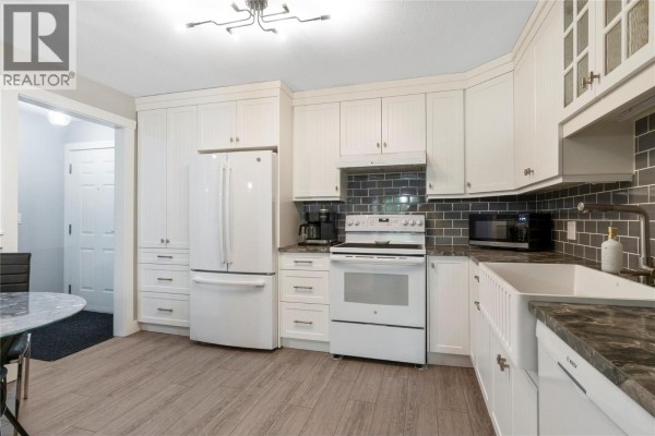 4pc Ensuite bath - 251 6 Street Se Unit# 303, Salmon Arm, BC V1E1J9 Photo 4