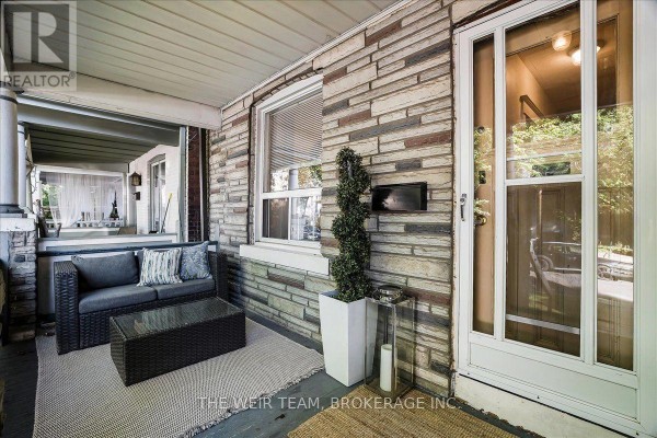 Living room - 251 Ashdale Avenue, Toronto, ON M4L2Y8 Photo 2