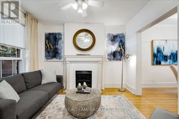 Kitchen - 251 Ashdale Avenue, Toronto, ON M4L2Y8 Photo 4