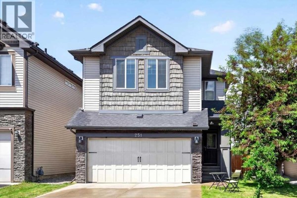 251 Hillcrest Circle Sw, Airdrie, AB, photo 2