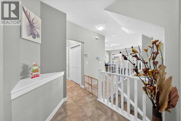251 Hillcrest Circle Sw, Airdrie, AB, photo 3