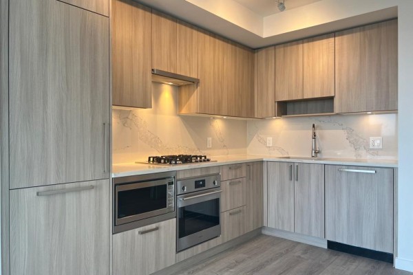 2510 13350 Central Avenue, Surrey, BC V3T0S1 Photo 5