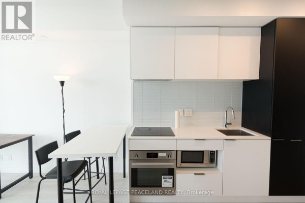 Kitchen - 2511 - 33 Helendale Avenue, Toronto, ON M4R0A4 Photo 2