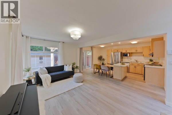 2512 Burian Drive, Coquitlam, BC V3K5W9 Photo 3