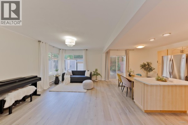 2512 Burian Drive, Coquitlam, BC V3K5W9 Photo 4