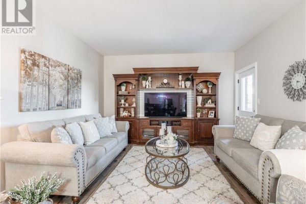 Living room - 2512 Parkview Drive Unit# B3, Azilda, ON  Photo 3