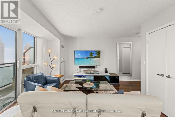 Living room - 2513 - 155 Legion Road, Toronto, ON M8Y0A7 Photo 4