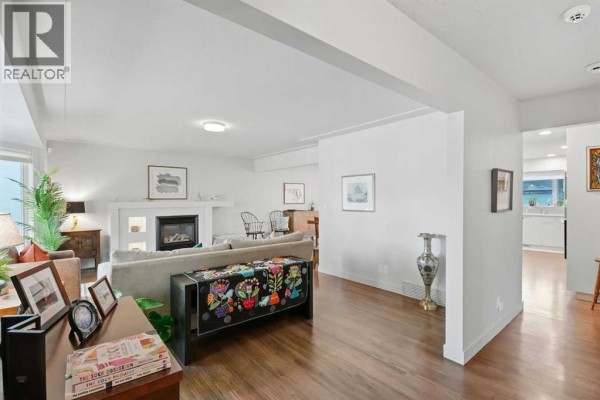 Family room - 2515 19a Street Sw, Calgary, AB T2T4Z1 Photo 2