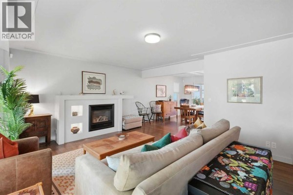 Dining room - 2515 19a Street Sw, Calgary, AB T2T4Z1 Photo 3