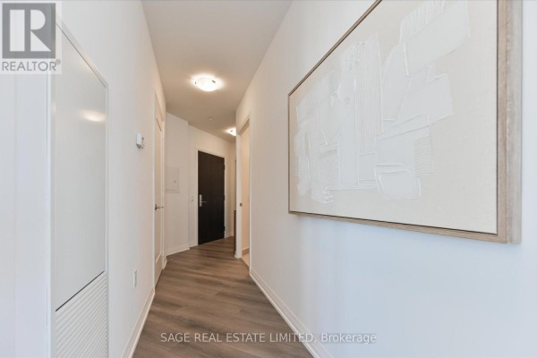 Living room - 2518 - 9000 Jane Street, Vaughan, ON L4K0M6 Photo 5
