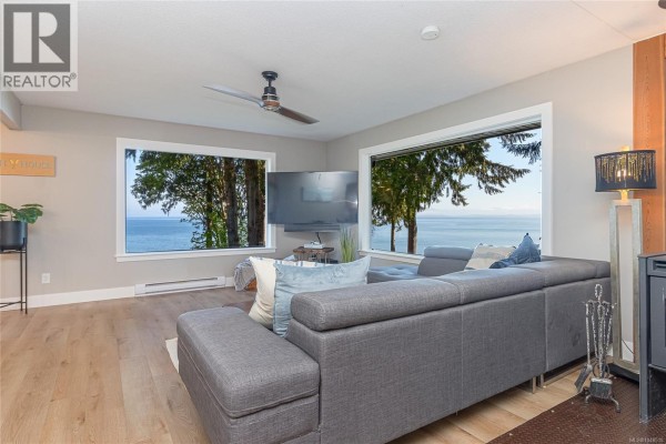 Entrance - 2519 Lasqueti Rd, Qualicum Beach, BC V9K1Z1 Photo 3