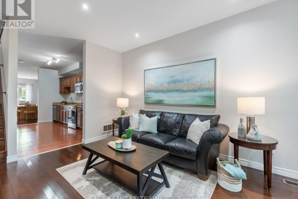 251a Chisholm Avenue, Toronto, ON, photo 2