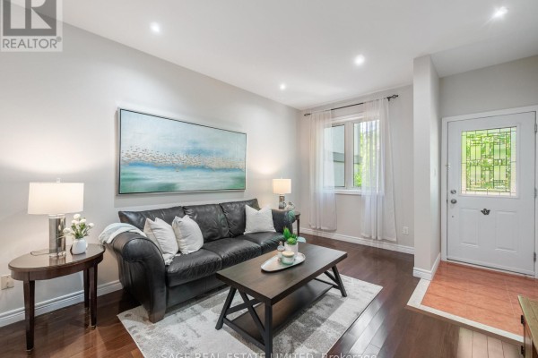 251a Chisholm Avenue, Toronto, ON, photo 3