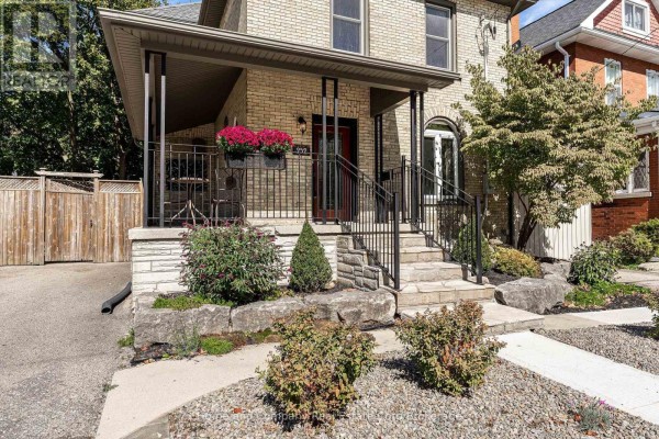 Family room - 252 Albert Street, Stratford, ON N5A3K9 Photo 3