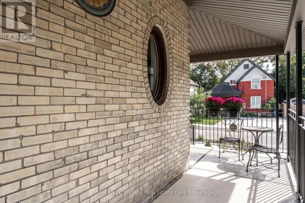 Laundry room - 252 Albert Street, Stratford, ON N5A3K9 Photo 5
