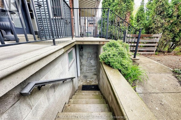 252 Earlscourt Avenue, Toronto, ON M6E4B6 Photo 4