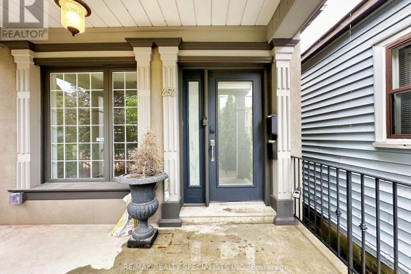 252 Earlscourt Avenue, Toronto, ON M6E4B6 Photo 5