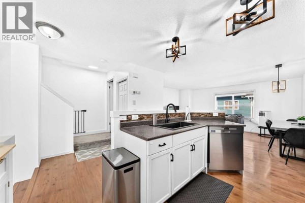 Kitchen - 252 Mckenzie Towne Link Se, Calgary, AB T2Z4G3 Photo 4