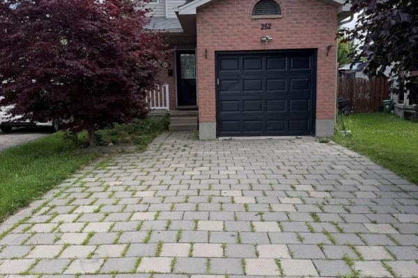 252 Simpson Crescent, London East