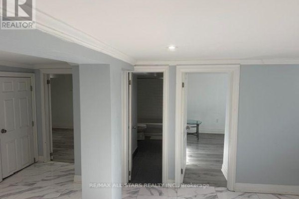 252 Taylor Mills Drive S, Richmond Hill, ON L4C2S6 Photo 3