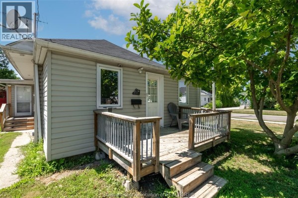 Close-up of the wooden front porch with steps leading up to the front door. - 252 Wellington Street East, Chatham