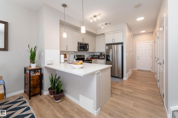 Kitchen - 2520 152 Av Nw, Edmonton, AB T5Y3Z1 Photo 3