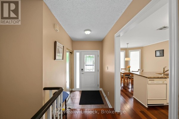 Family room - 2522 Marsdale Drive, Peterborough, ON K9L1R4 Photo 4