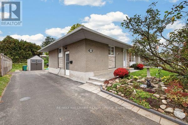 Kitchen - 2524 Hopkins Road, Ottawa, ON K2B7X7 Photo 4